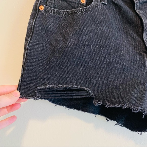 Levis 501 black denim cut off shorts size 29 - Picture 3 of 8